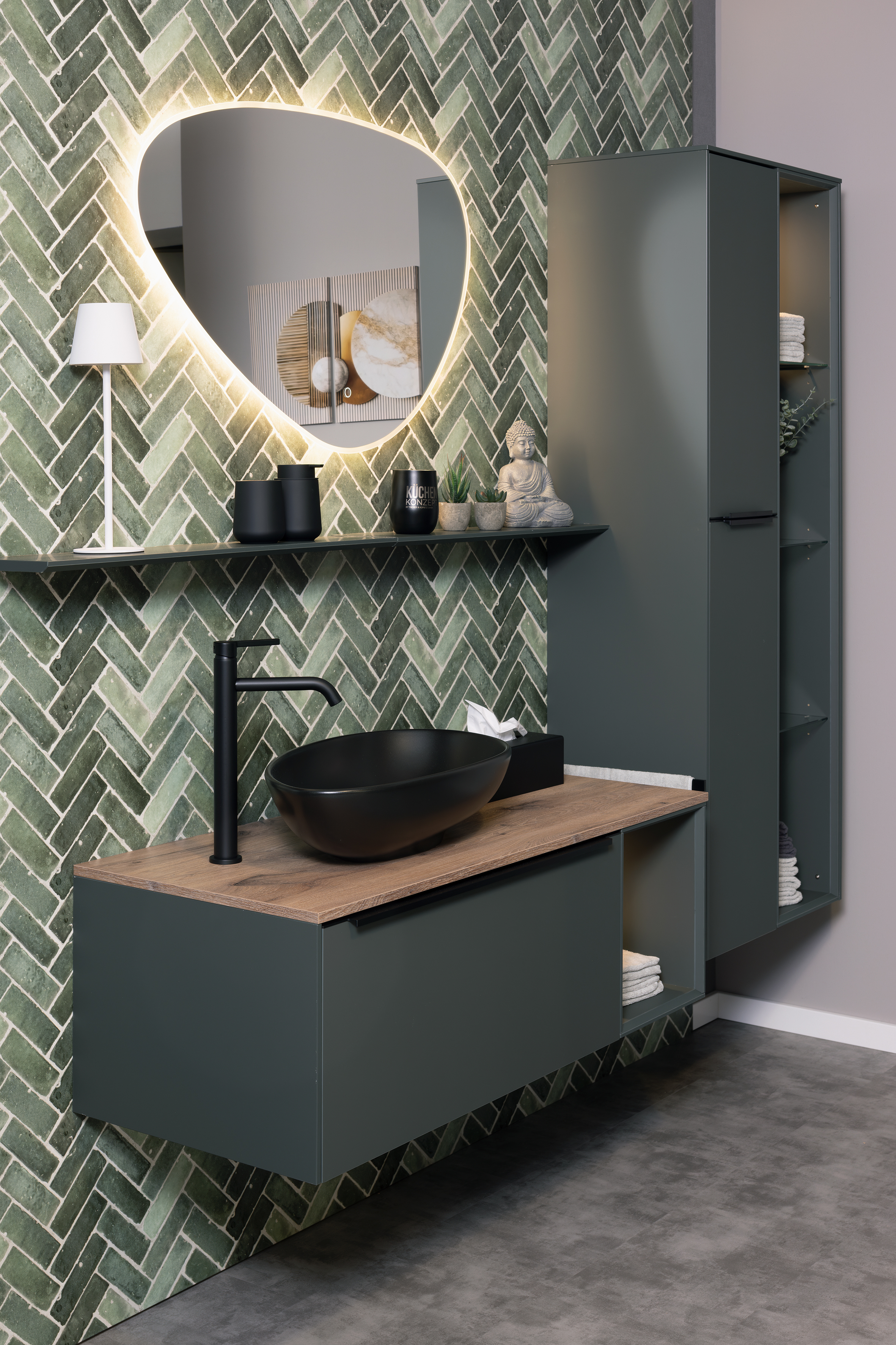 Bad in einem schönen Grünton