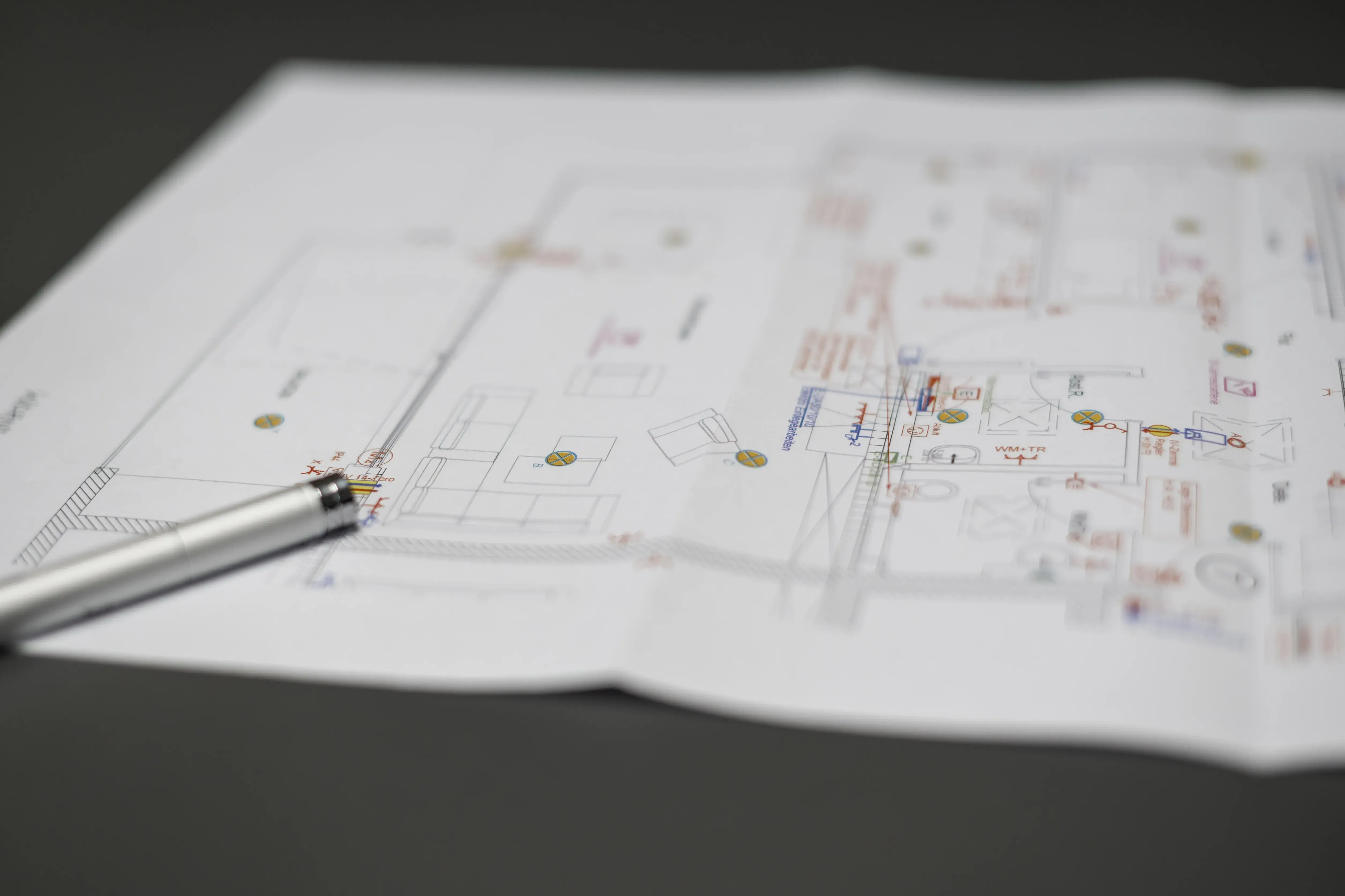 Verschwommene Planungsskizze mit Stift
